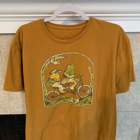 Graphic T-Shirt in Mustard Brown - Picture 3 of 5